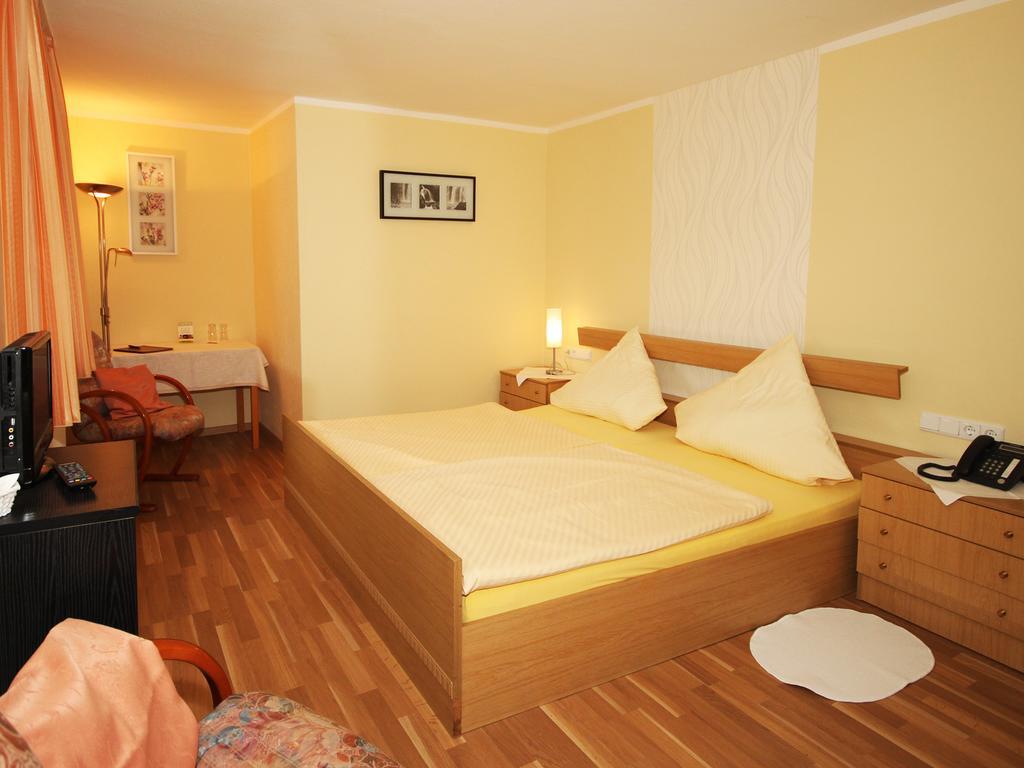 Landhotel Weinrich ナウムブルク（ザーレ） 部屋 写真